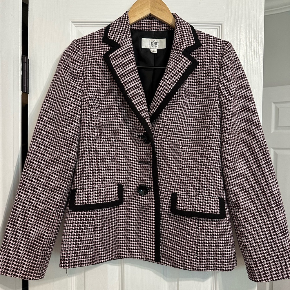 Le Suit Black, White and Pink Houndstooth Blazer